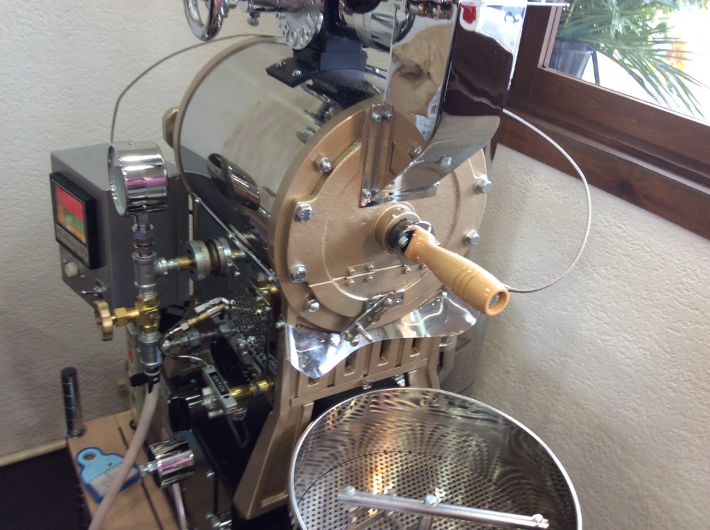 １kg釜の焙煎機の写真